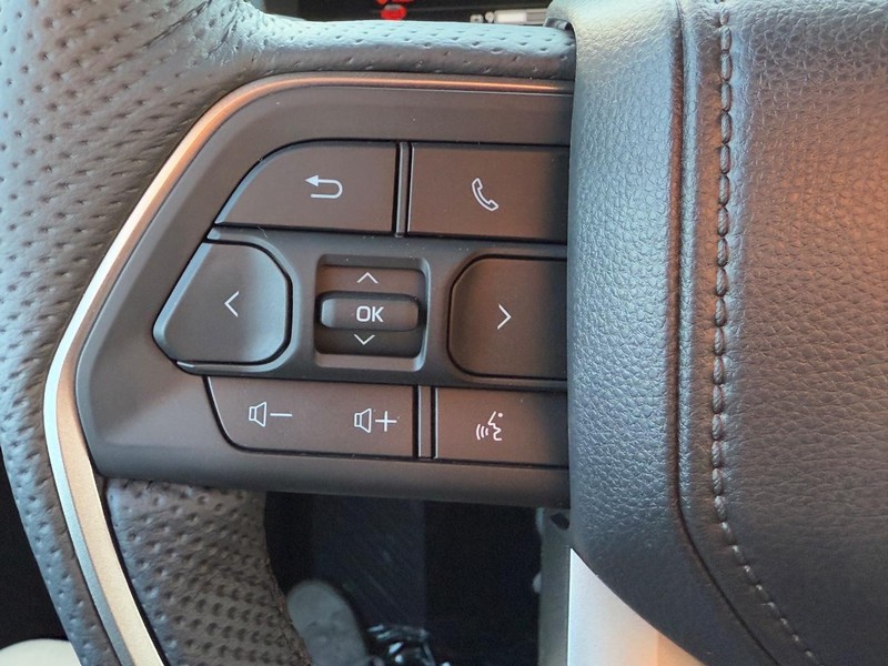 Toyota Sequoia Vehicle Image 14