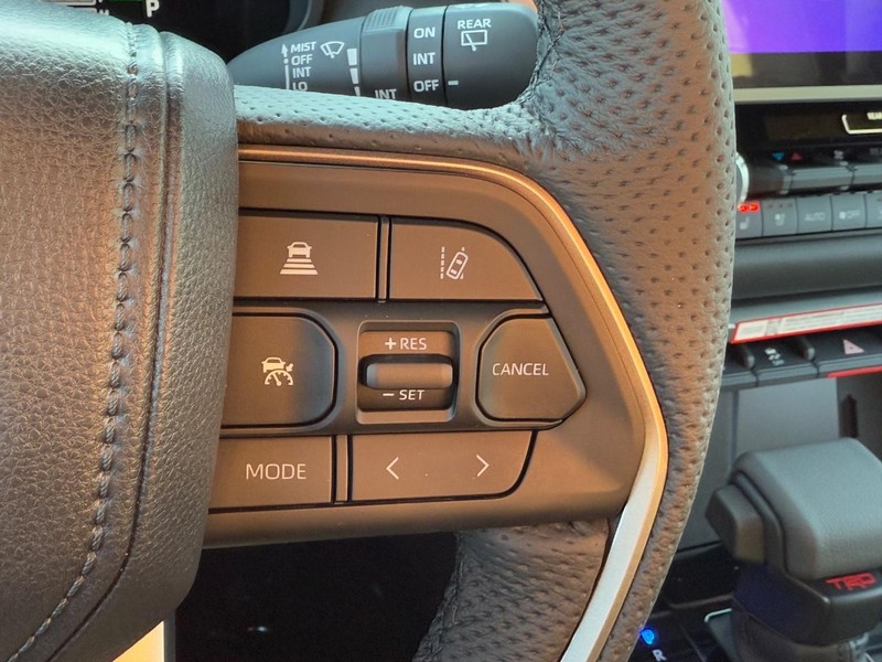 Toyota Sequoia Vehicle Image 15