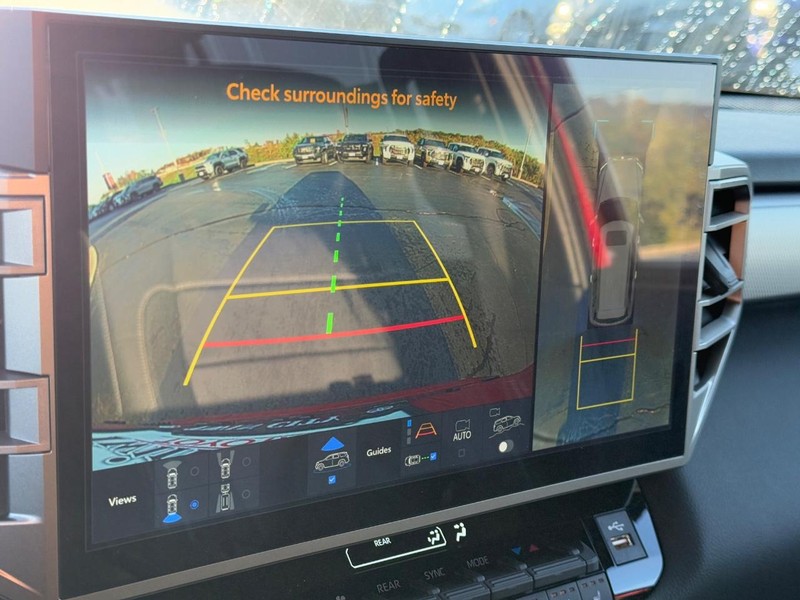 Toyota Sequoia Vehicle Image 17