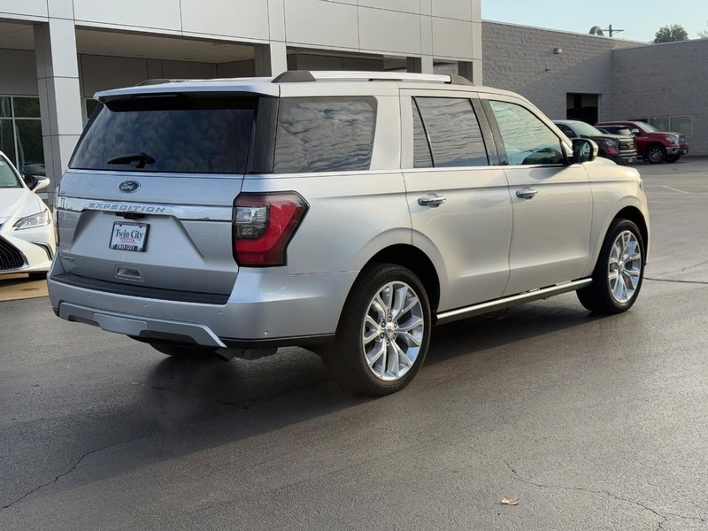Ford Expedition Vehicle Image 3