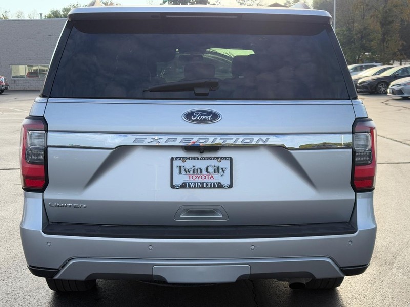 Ford Expedition Vehicle Image 5