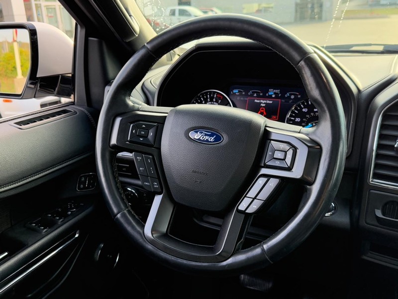 Ford Expedition Vehicle Image 14