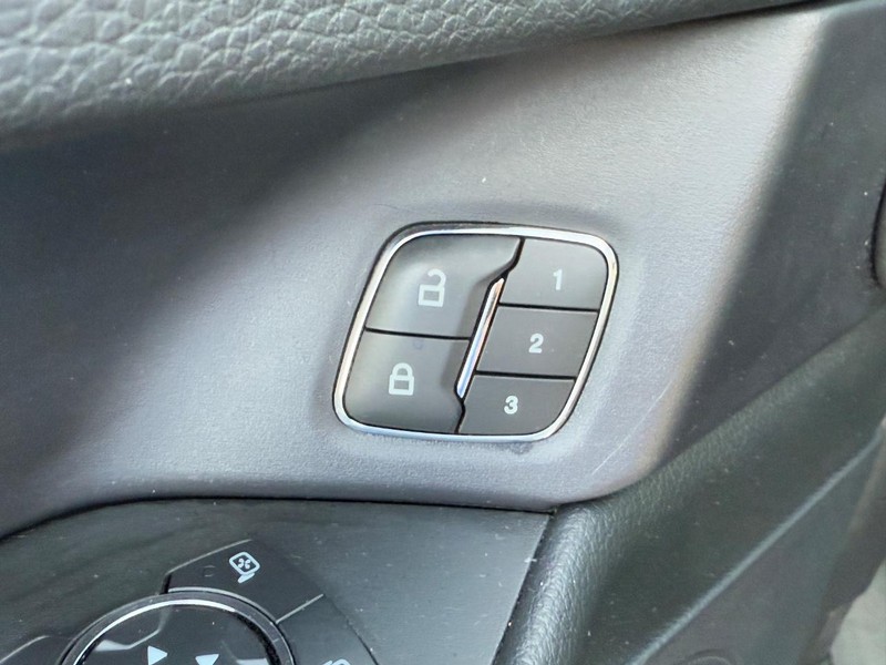 Ford Expedition Vehicle Image 17