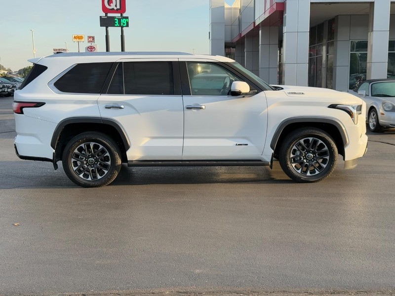 Toyota Sequoia Vehicle Image 2