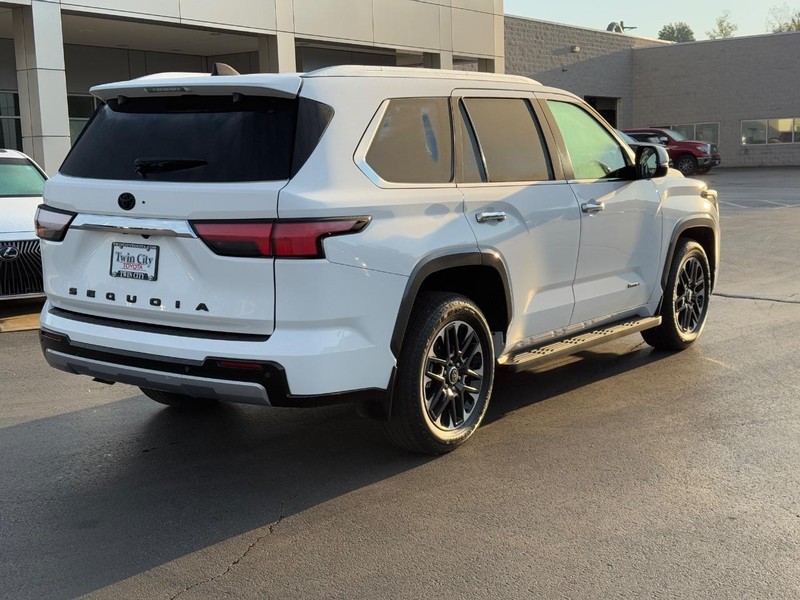 Toyota Sequoia Vehicle Image 3