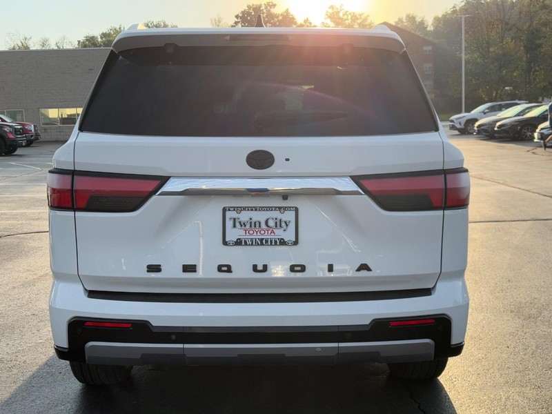 Toyota Sequoia Vehicle Image 5