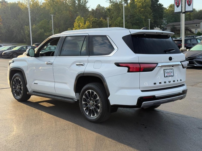 Toyota Sequoia Vehicle Image 6