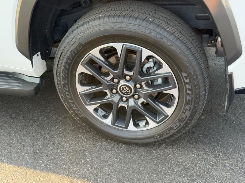 Toyota Sequoia Vehicle Image 7