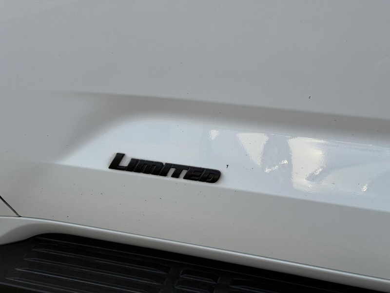 Toyota Sequoia Vehicle Image 8