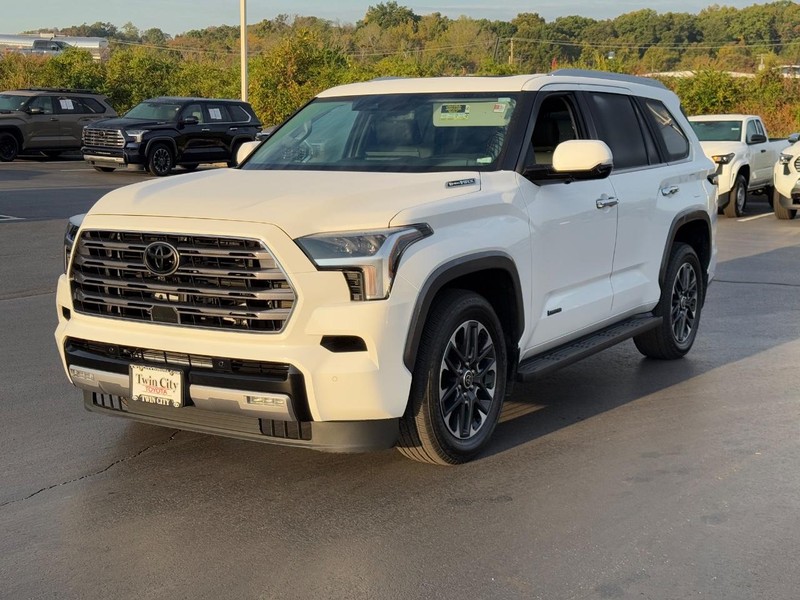 Toyota Sequoia Vehicle Image 10