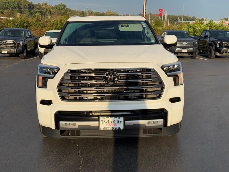 Toyota Sequoia Vehicle Image 11