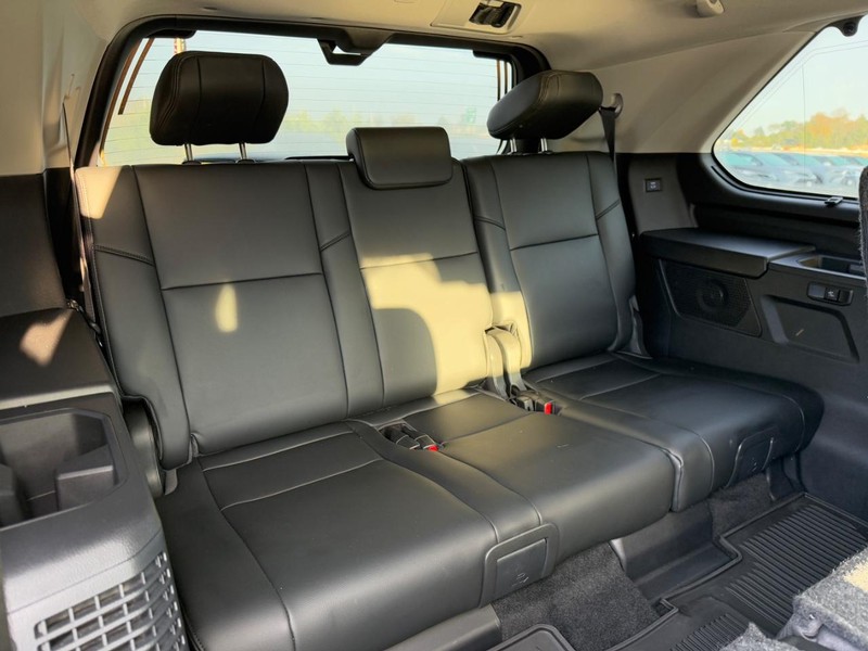 Toyota Sequoia Vehicle Image 12