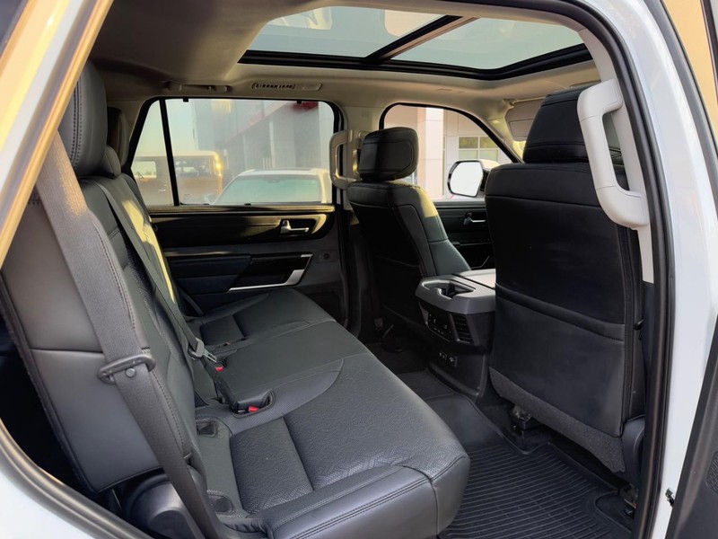 Toyota Sequoia Vehicle Image 13