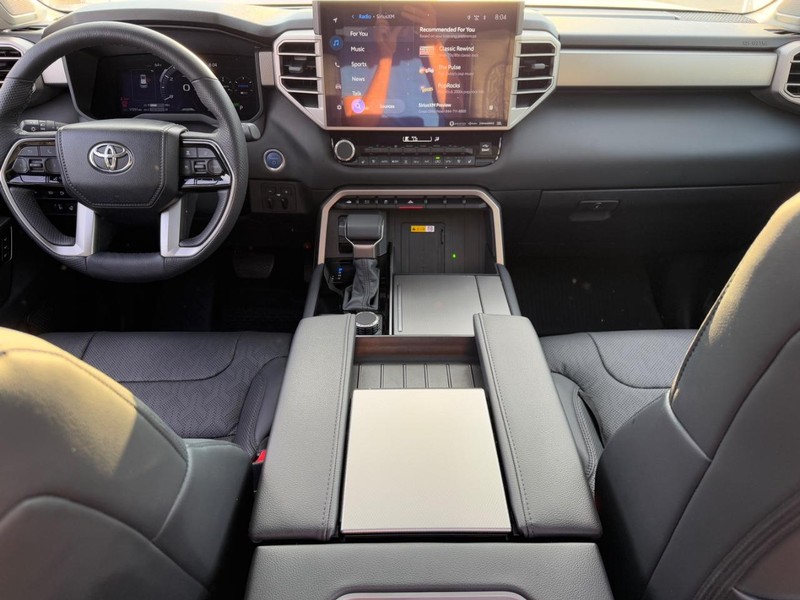 Toyota Sequoia Vehicle Image 14