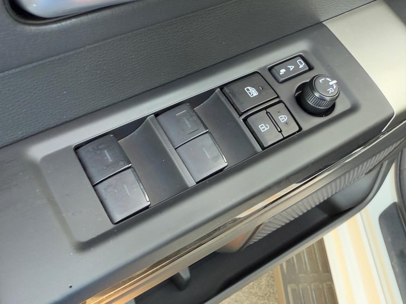 Toyota Sequoia Vehicle Image 17