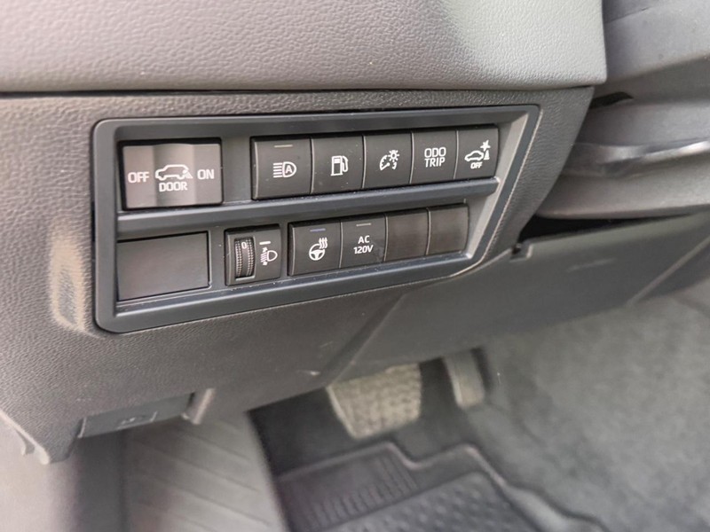 Toyota Sequoia Vehicle Image 20