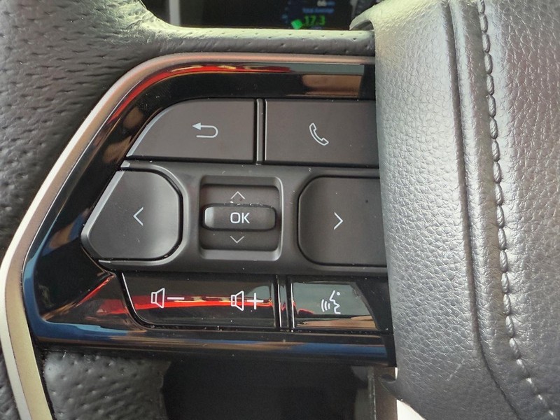 Toyota Sequoia Vehicle Image 21