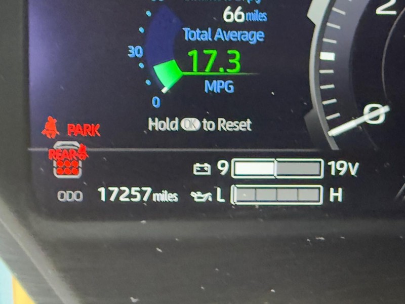 Toyota Sequoia Vehicle Image 24