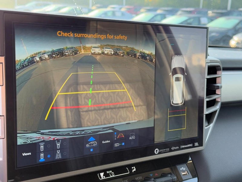 Toyota Sequoia Vehicle Image 25