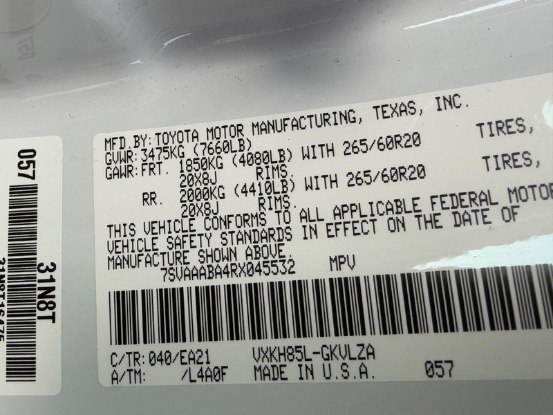 Toyota Sequoia Vehicle Image 27