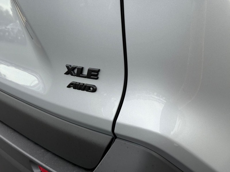 Toyota RAV4 Vehicle Image 4