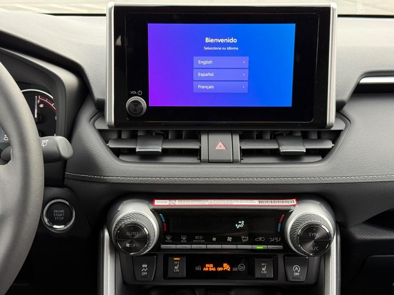 Toyota RAV4 Vehicle Image 9