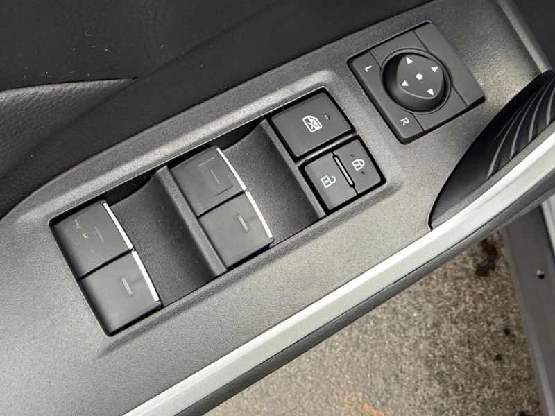 Toyota RAV4 Vehicle Image 10