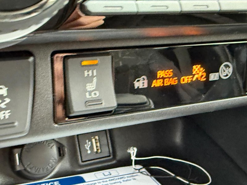 Toyota RAV4 Vehicle Image 16