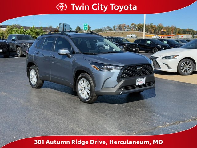 2024 Toyota Corolla Cross LE's photo