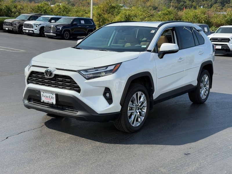 Toyota RAV4 Vehicle Image 9