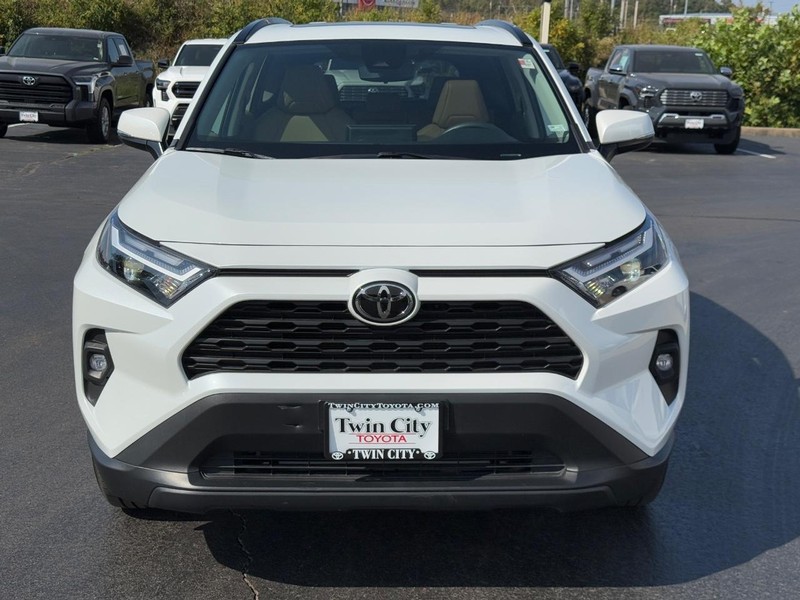 Toyota RAV4 Vehicle Image 10