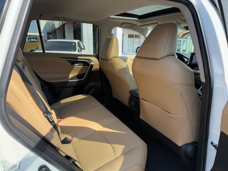 Toyota RAV4 Vehicle Image 11