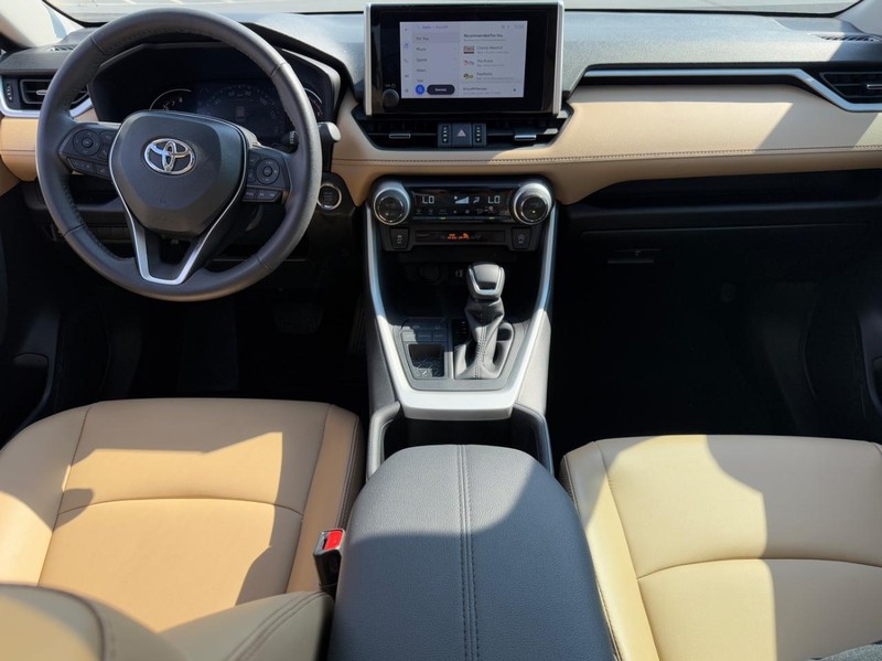 Toyota RAV4 Vehicle Image 12