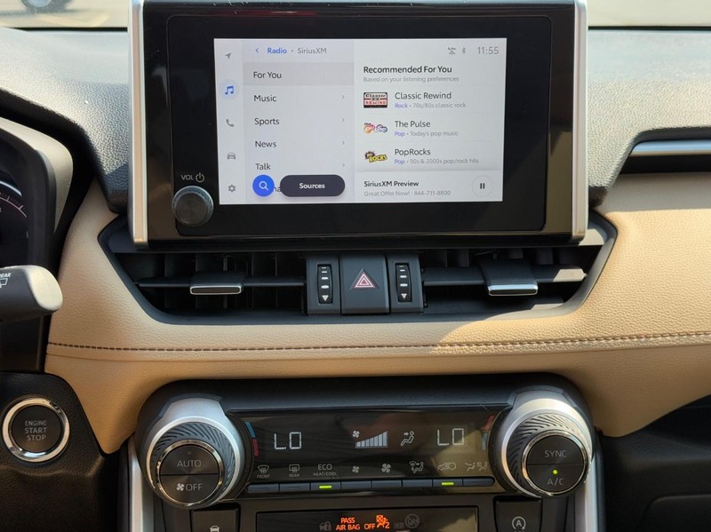 Toyota RAV4 Vehicle Image 14