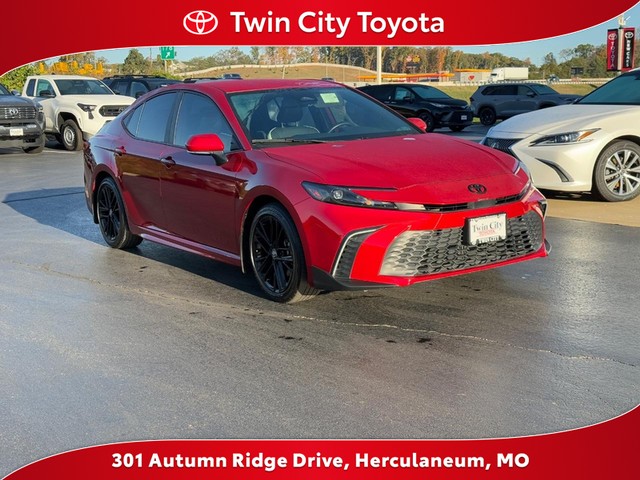 2025 Toyota Camry SE's photo