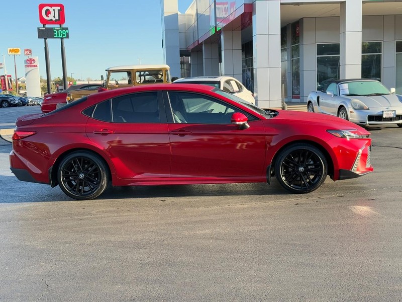 Toyota Camry Vehicle Image 2