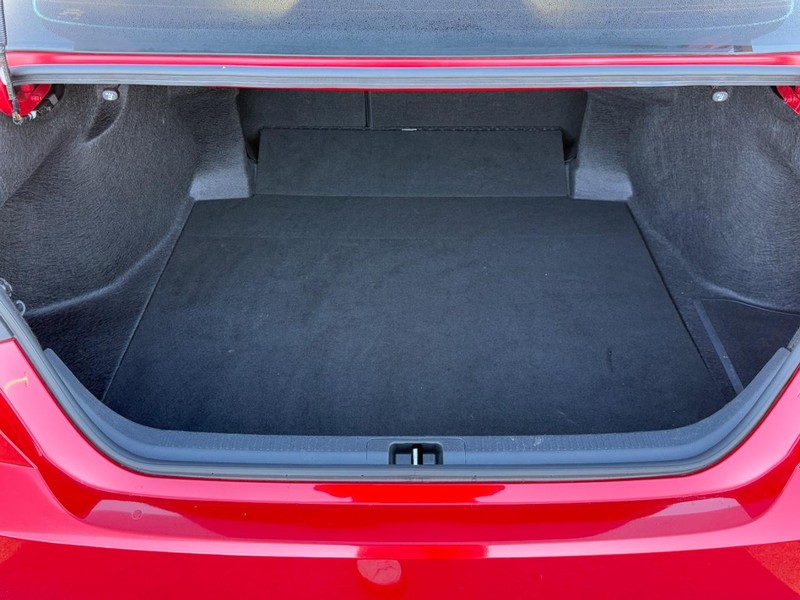 Toyota Camry Vehicle Image 4