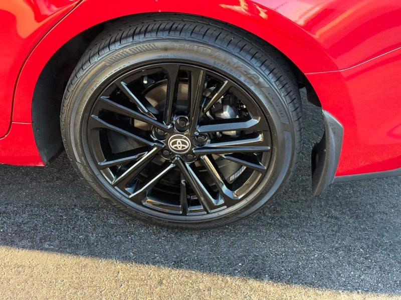 Toyota Camry Vehicle Image 8