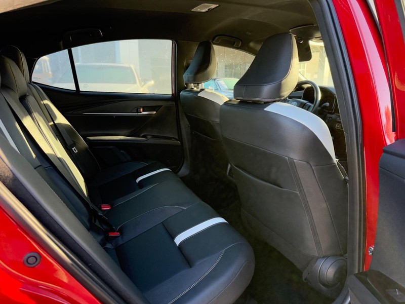 Toyota Camry Vehicle Image 11