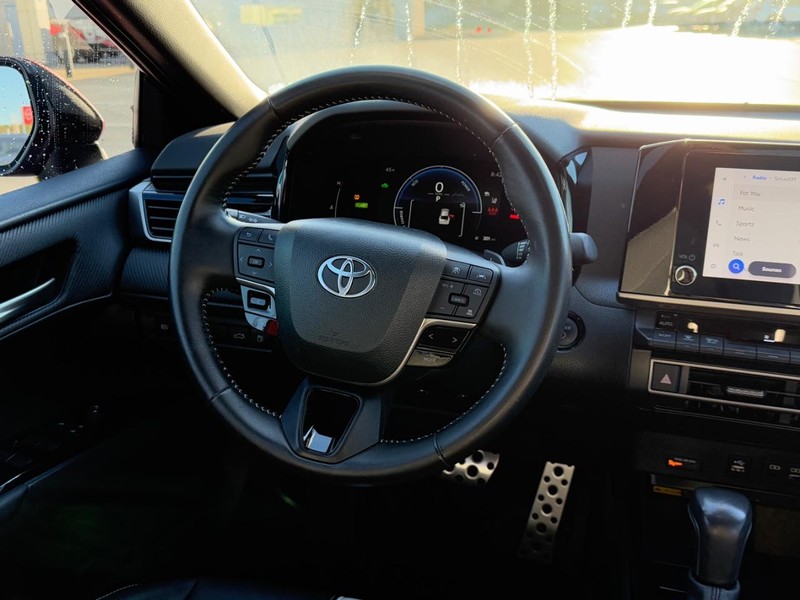 Toyota Camry Vehicle Image 13