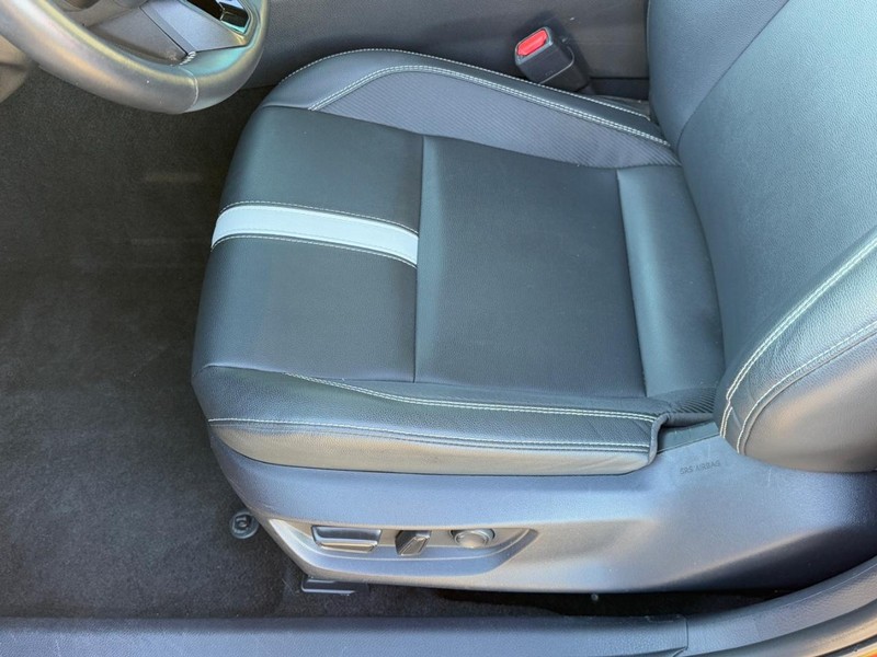 Toyota Camry Vehicle Image 16