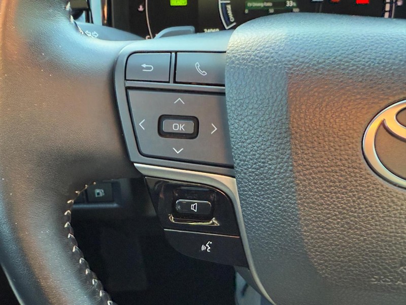 Toyota Camry Vehicle Image 17