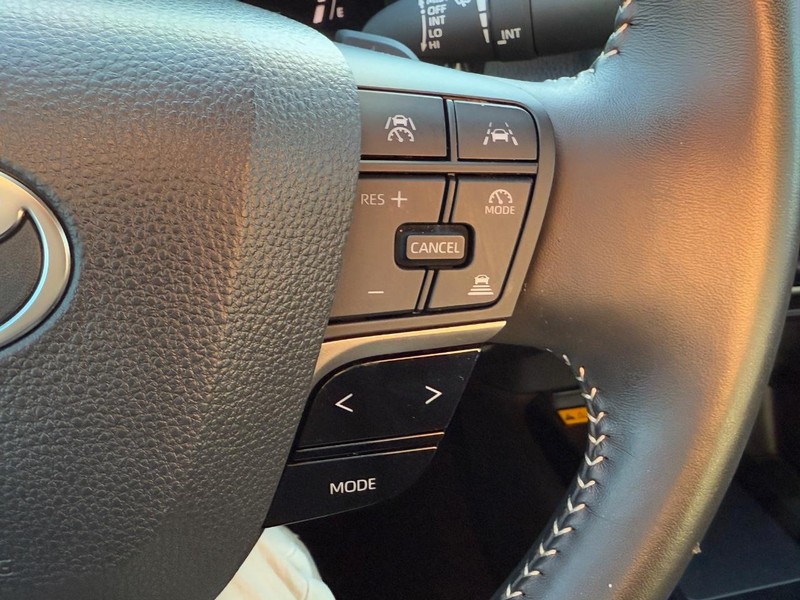 Toyota Camry Vehicle Image 18