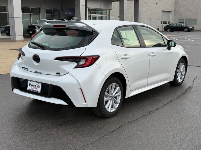 Toyota Corolla Hatchback Vehicle Image 3