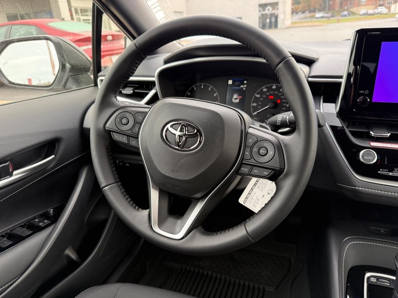 Toyota Corolla Hatchback Vehicle Image 8