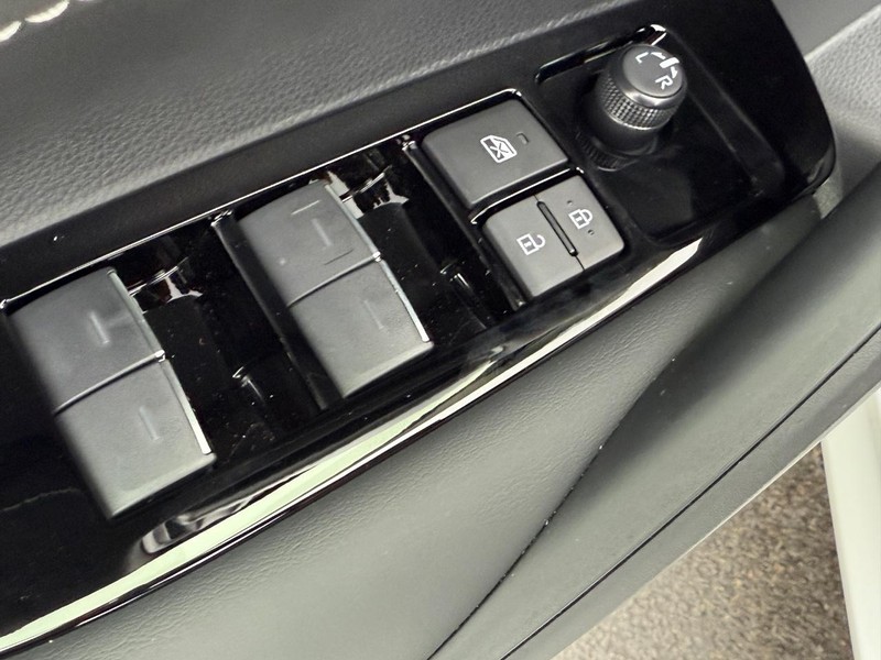 Toyota Corolla Hatchback Vehicle Image 10