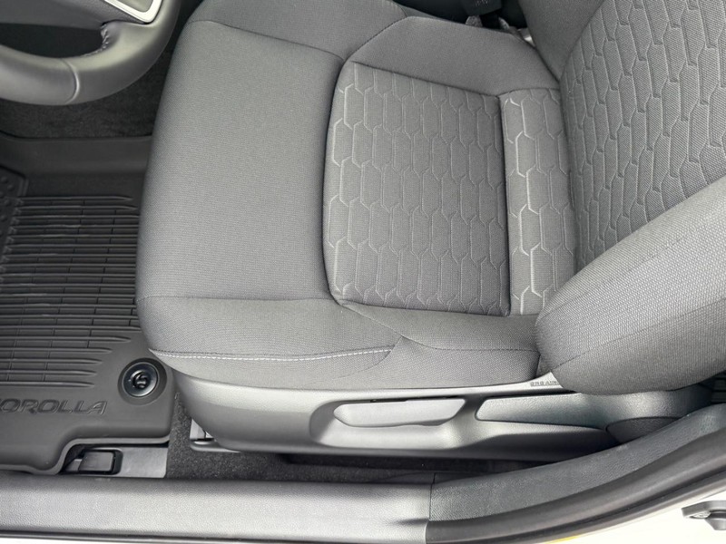 Toyota Corolla Hatchback Vehicle Image 11