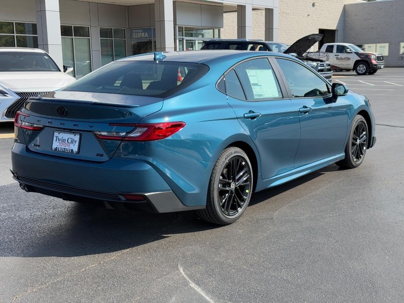 Toyota Camry Vehicle Image 3