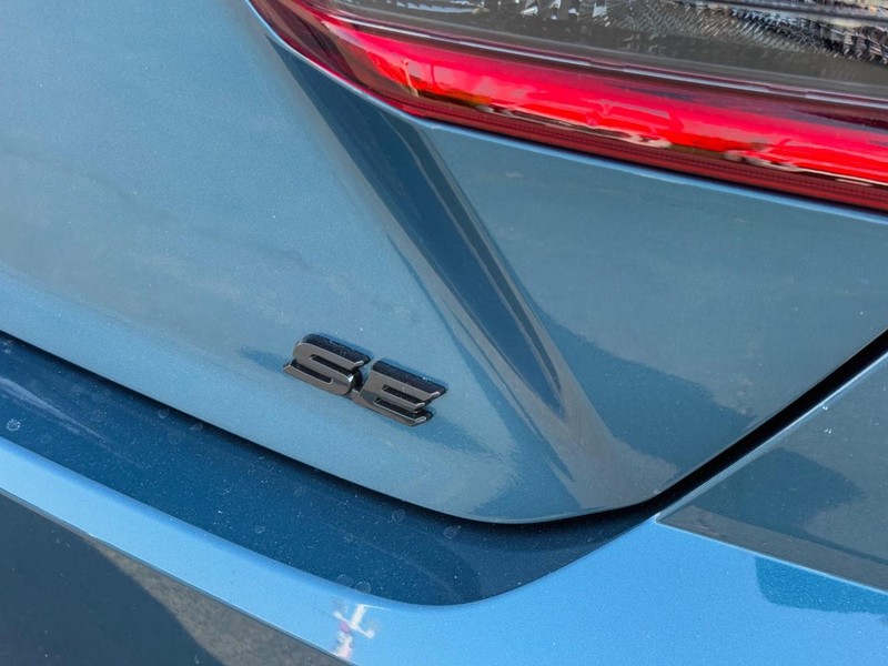 Toyota Camry Vehicle Image 4