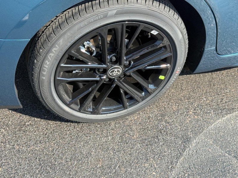 Toyota Camry Vehicle Image 5